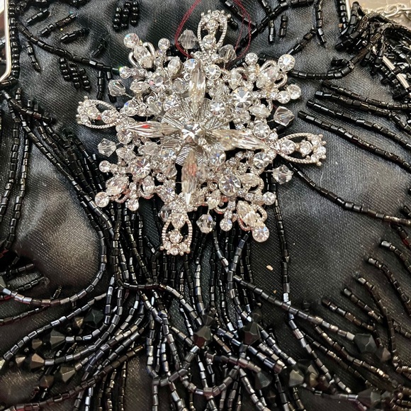 unknown Jewelry - Elegant silverplated rhinestone and crystal bridal brooch. Brand new!!!!